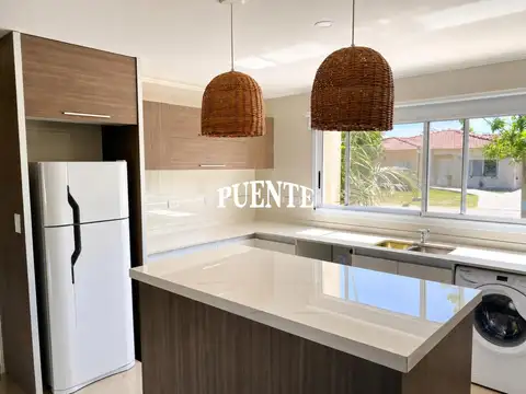 Casa 5 ambientes con 3 baños