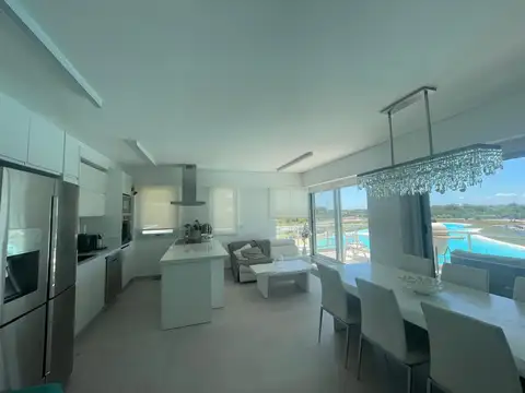 Departamento en Venta - Amoblado y Equipado en Remeros Beach, a la Laguna