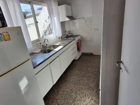 VENTA CASA DE DOS PISOS EN BARRIO ROCA