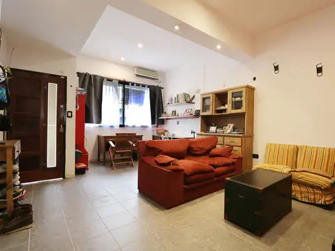 Depto Tipo Casa 4 ambientes con 2 baños