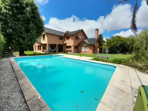AMPLIA Casa en  venta en country del Banco Provincia, Moreno