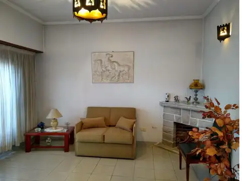 CASA T.Chalet 2 dormitorios,Garage, Cocina, Living, comedor,