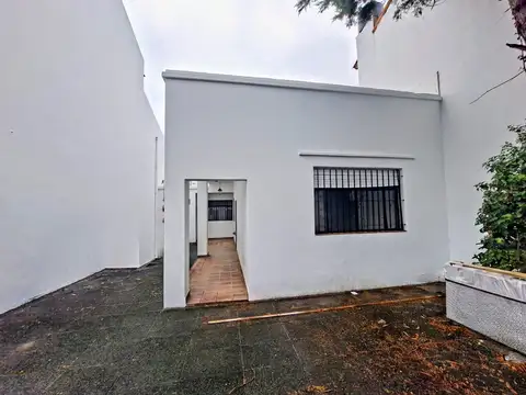 Casa 2 ambientes con 1 baño