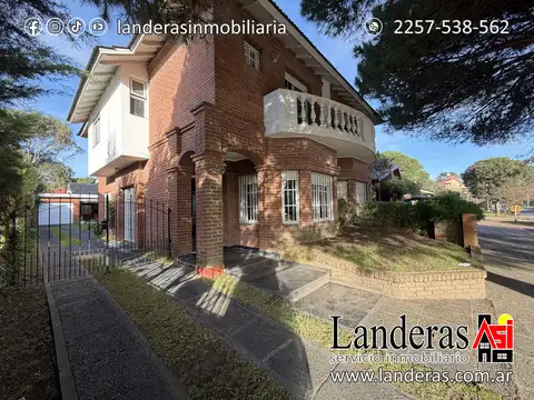 Casa en Venta con 2 cocheras