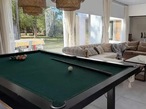 Casa en Venta con 3 cocheras