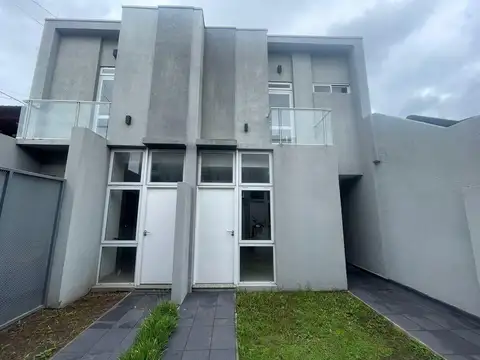 Alquiler departamento Pasillo Rosario 1 dormitorio Duplex Sin Expensas. Liniers y Rioja Semi Nuevo