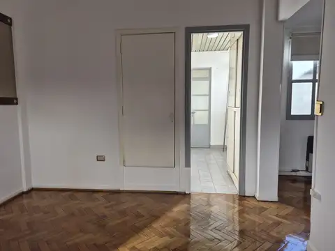 Sarandí 400, Piso 3