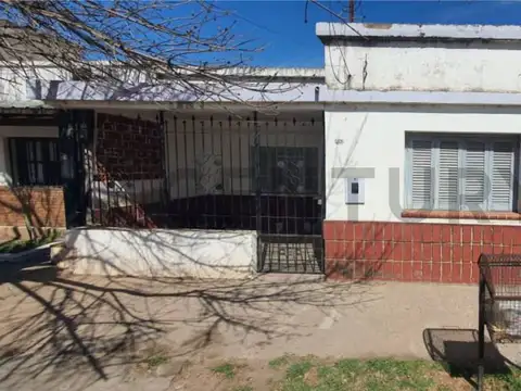OPORTUNIDAD   RETASADA   Casa en Barrio Parque  a Receciclar - Cañada de Gómez
