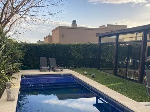 Casa 5 ambientes con 2 baños