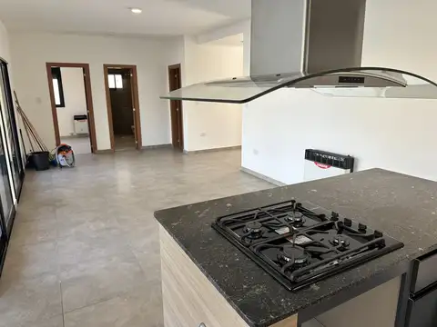 Casa 4 ambientes con 3 baños