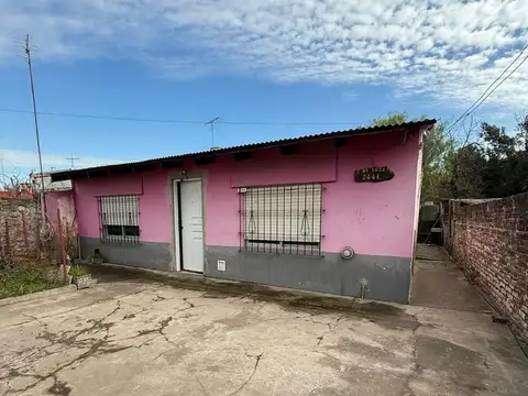 VENTA CASA 3 AMBIENTES A REFACCIONAR MERLO
