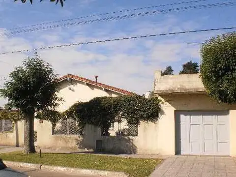 Unamuno esq. R. de Francia al 5000