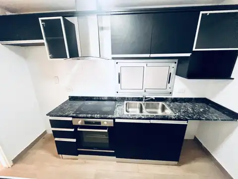 Italia 3900, Piso 1