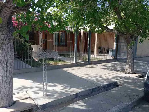 Terreno de 2328 m2, con casa y ex bodega. rawson