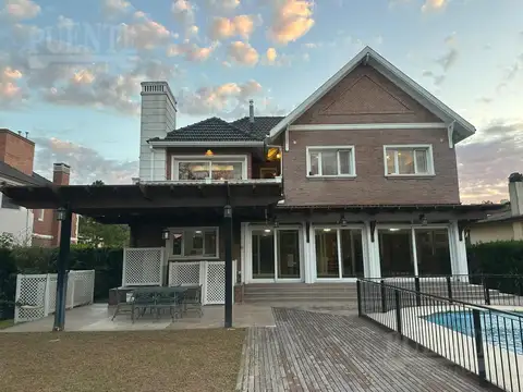 Casa 7 ambientes con 6 baños