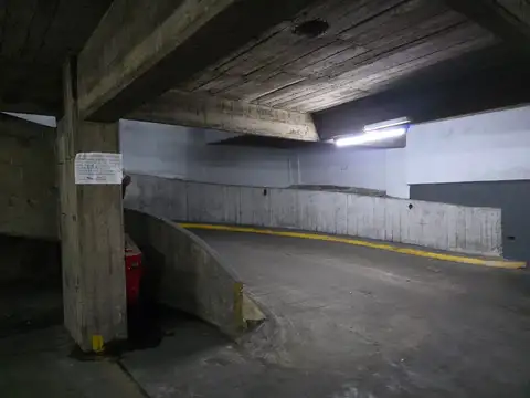 Rivadavia 1300 1erSS Congreso Cochera fija cub u$11.000