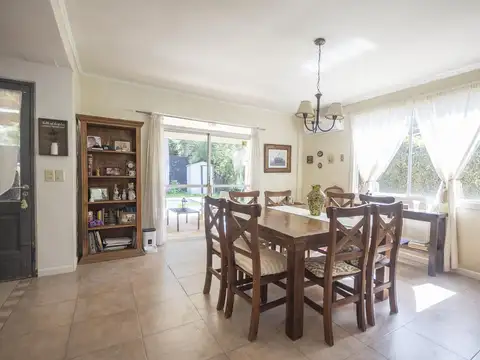 Casa 4 ambientes muy luminosa en Pilar - Barrio Los 3 Coniles