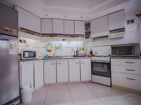 Casa 5 ambientes con 3 baños