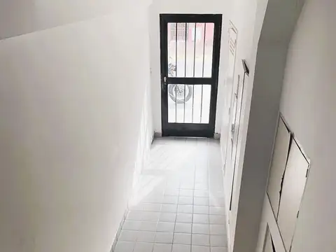 Sarmiento 100, Piso 1º