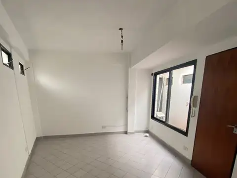 *OFICINA MONOAMBIENTE CON BAÑO *EN 1ER PISO