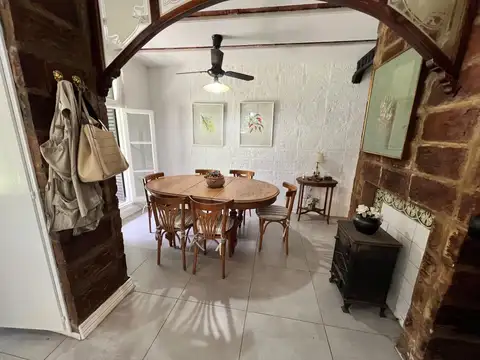 Casa 4 ambientes con 2 baños
