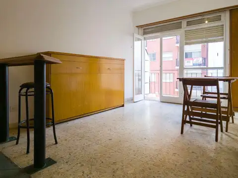 ALQUILER MONOAMBIENTE CON BALCÓN AL FRENTE CENTRO