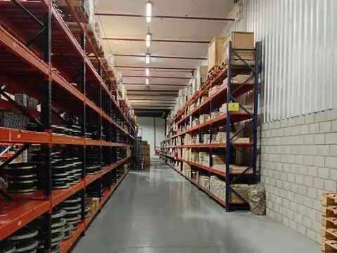 Alquiler deposito de 1380 m2 en predio con seguridad Villa Ballester San Martin