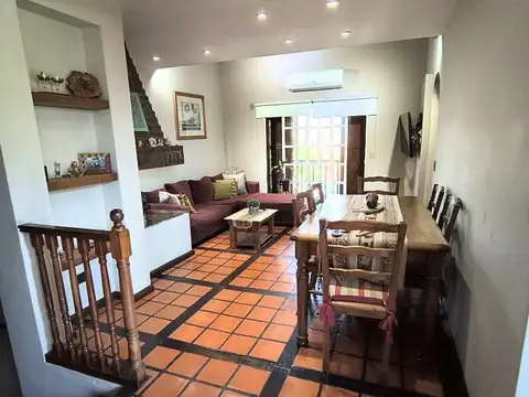 Casa 5 ambientes con 2 baños