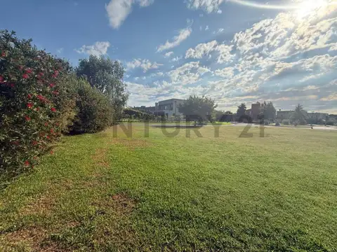 Terreno en Venta de 921,0 m2