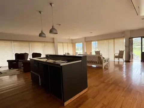 VENTA DE CASA BOUTIQUE (AMOBLADA) C/PILETA EN RACO