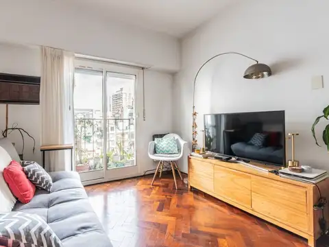 Dpto 2 amb venta en Recoleta piso alto con balcon