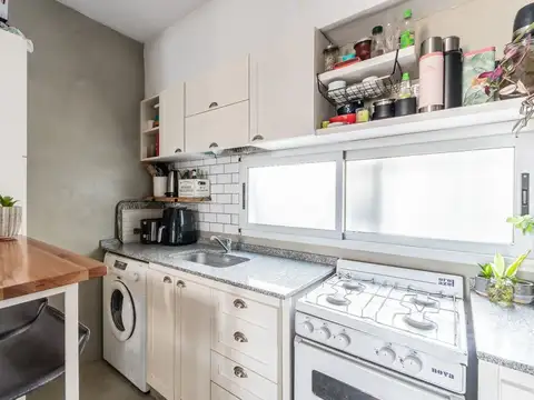 Dpto 2 amb venta en Recoleta piso alto con balcon