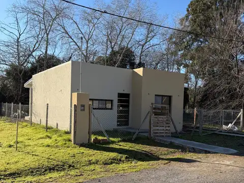 Casa en venta c/ cochera en Loma Verde