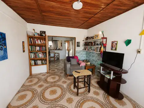 Casa 5 ambientes con 1 baño