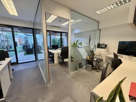 Oficina 4 ambientes con 2 baños