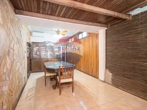 Casa 5 ambientes con 2 baños