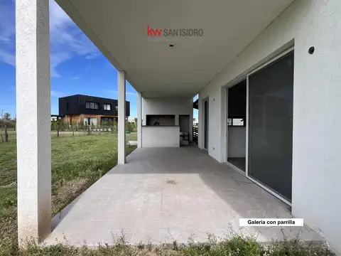 Casa 4 ambientes con 4 baños
