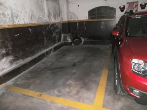 COCHERA FIJA CUBIERTA EN RIVADAVIA AL 3700 - 12 M2