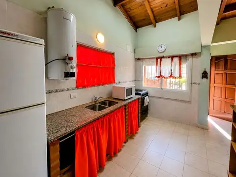 Casa 4 ambientes con 2 baños