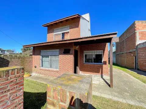 VENTA CASA 4 AMBIENTES CON PARQUE SANTA CLARA
