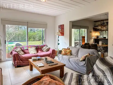 Casa 7 ambientes con 2 baños