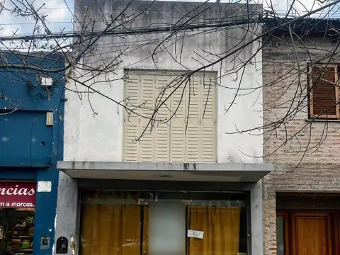 Casa en venta - 3 Dormitorios 2 Baños - Local - 446Mts2 - Saladillo