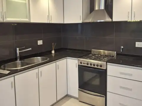 Departamento 6 ambientes con 2 baños