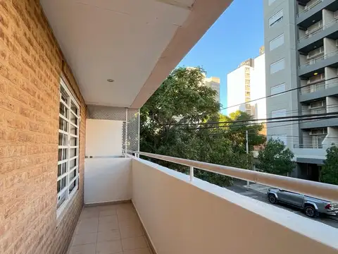Departamento Céntrico con balcón y cochera