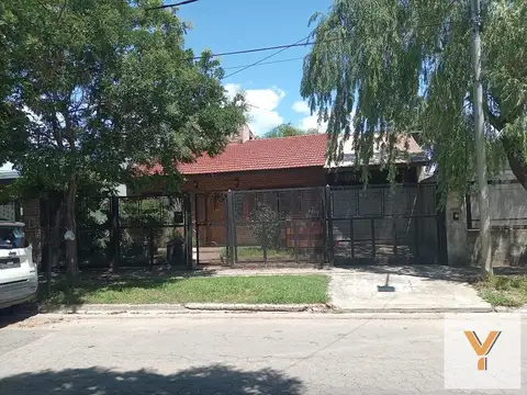 Casa en venta - 2 Dormitorios 1 Baño - Cochera - 273Mts2 - Berazategui