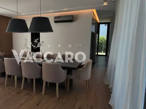 Casa 5 ambientes con 4 baños