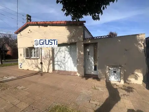 Venta /Permuta casa 3 ambientes Merlo