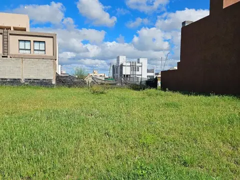 VENTA  LOTE 268m2 APTO DUPLEX RINCONES DE MANANTIALES 