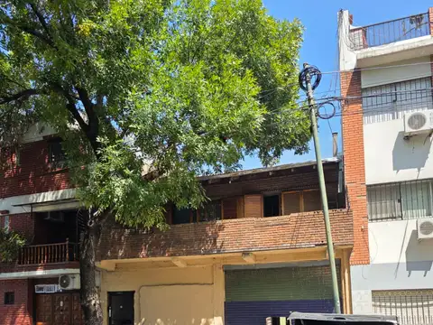 Deposito con entrada vehicular y vivienda