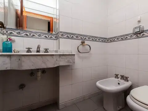 HERMOSO CHALET DE 5 AMB. EN LANUSITA